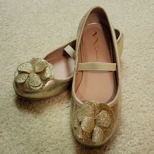 Size 11 Nina Gold Dress Shoes